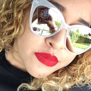 Meet your Posher, Nahomi